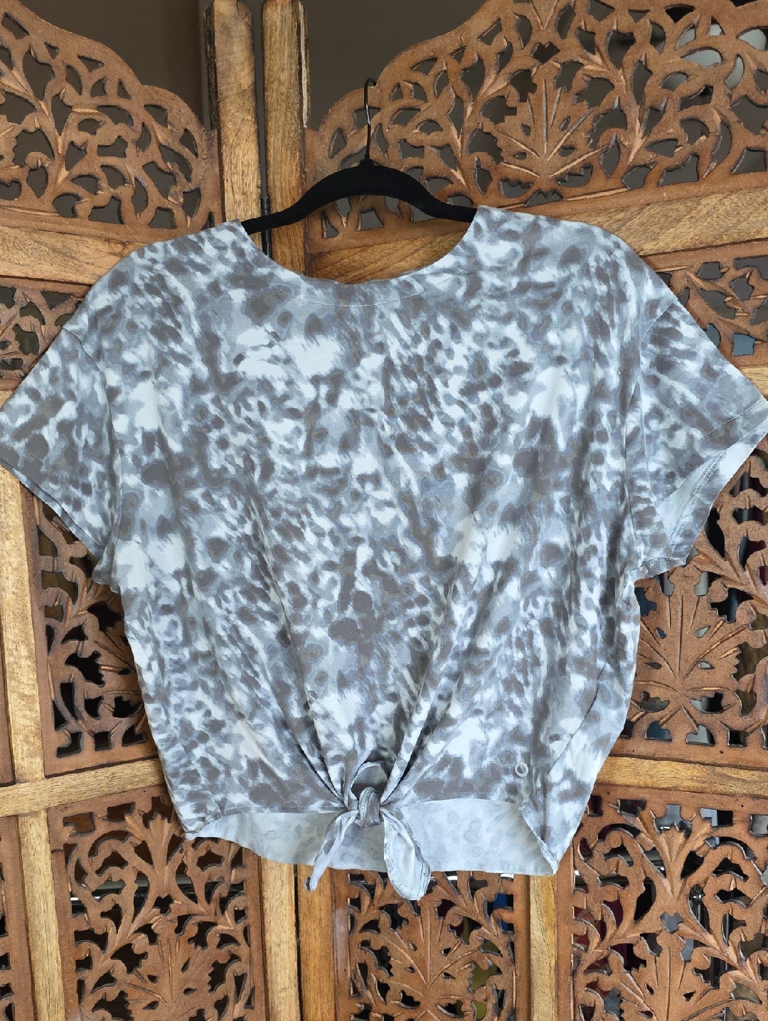 Women’s Tie-Front Short Sleeve Tee - Gray Tie-Dye